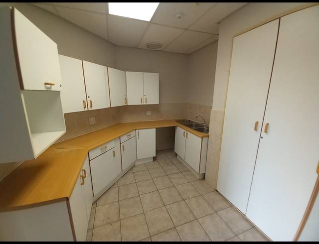 559M² OFFICE TO LET IN BRYANSTON